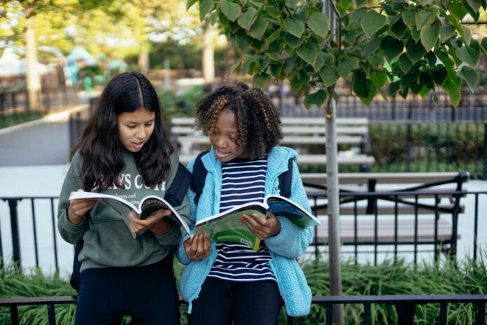 Featured image related to U.S. teens fall to 13th in global reading rankings